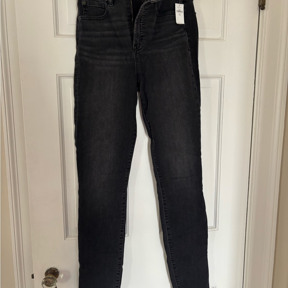 GAP Sky High Rise True Skinny Jeans in Washed Black